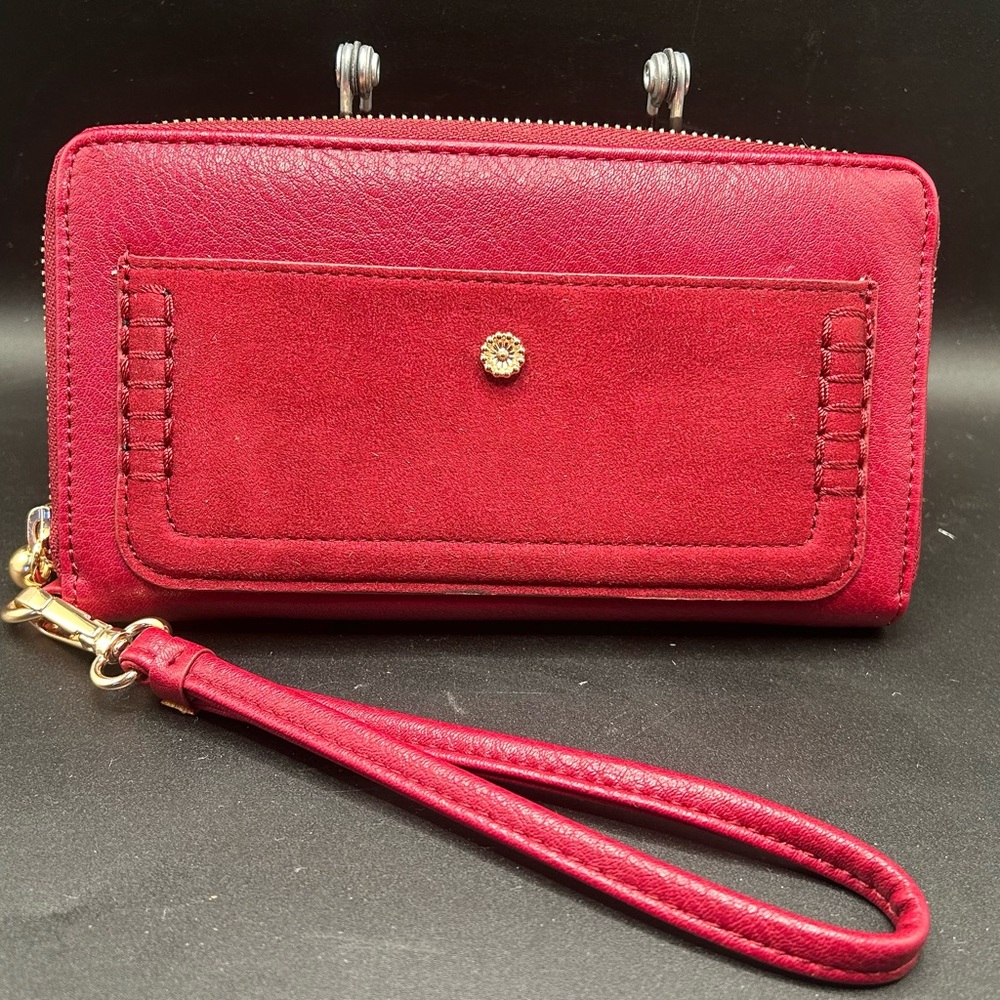 🐕3/20 Lauren Conrad Burgundy Wristlet
